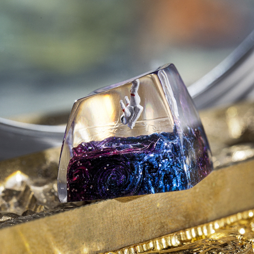 Astronaut Artisan Keycap Breakwooden 3