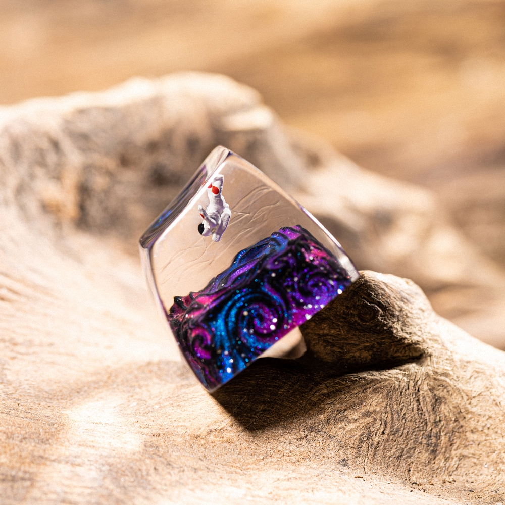 Astronaut Artisan Keycap Breakwooden 4