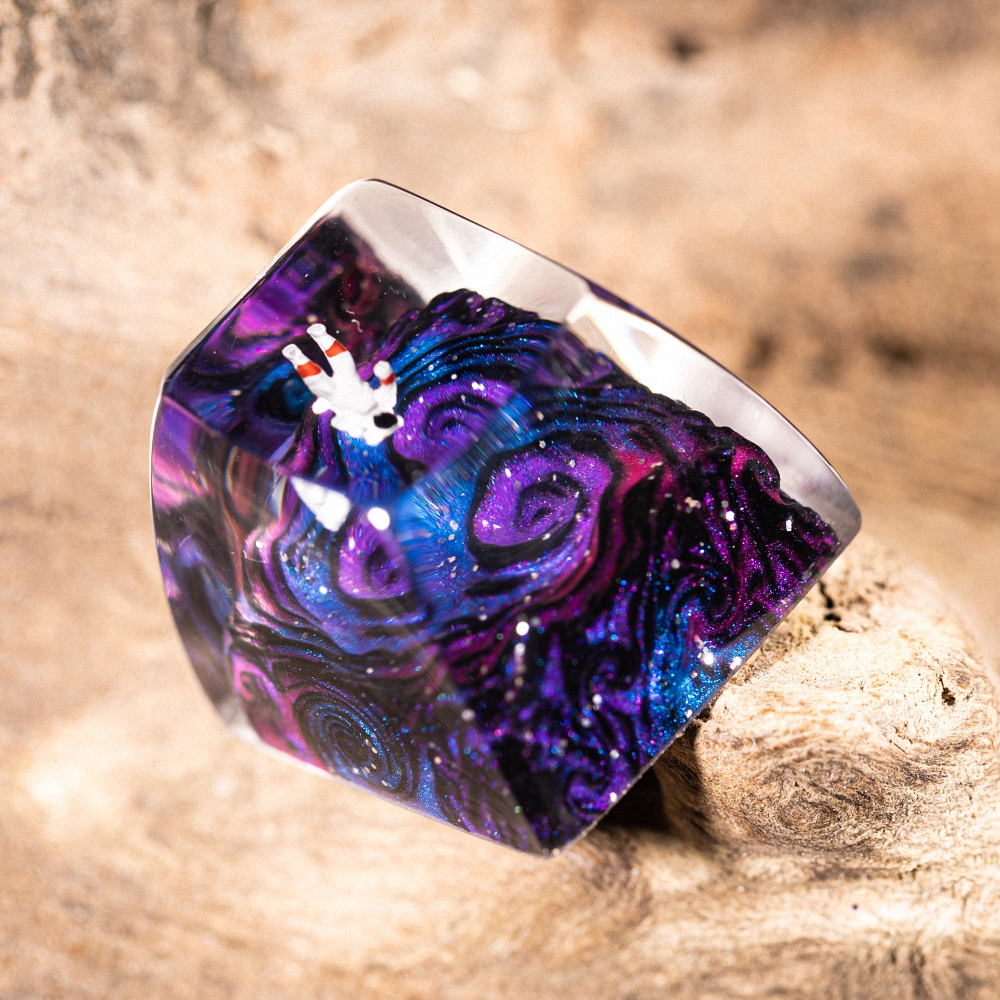 Astronaut Artisan Keycap Breakwooden 4