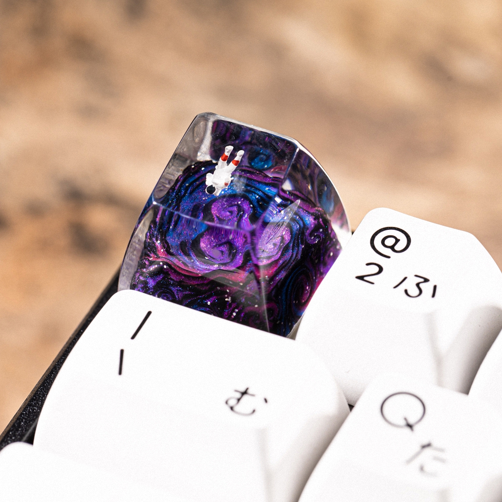 Astronaut Artisan Keycap Breakwooden 4