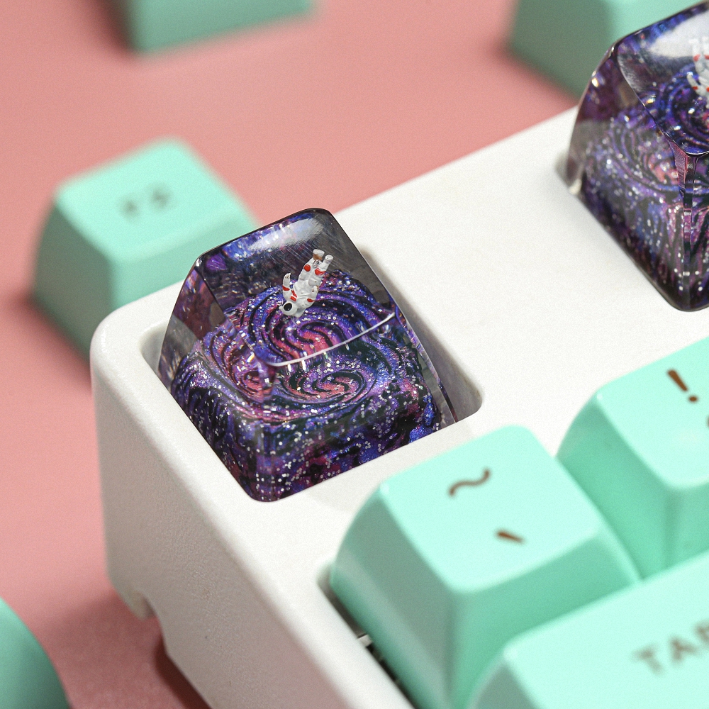 Astronaut Artisan Keycap Breakwooden 5
