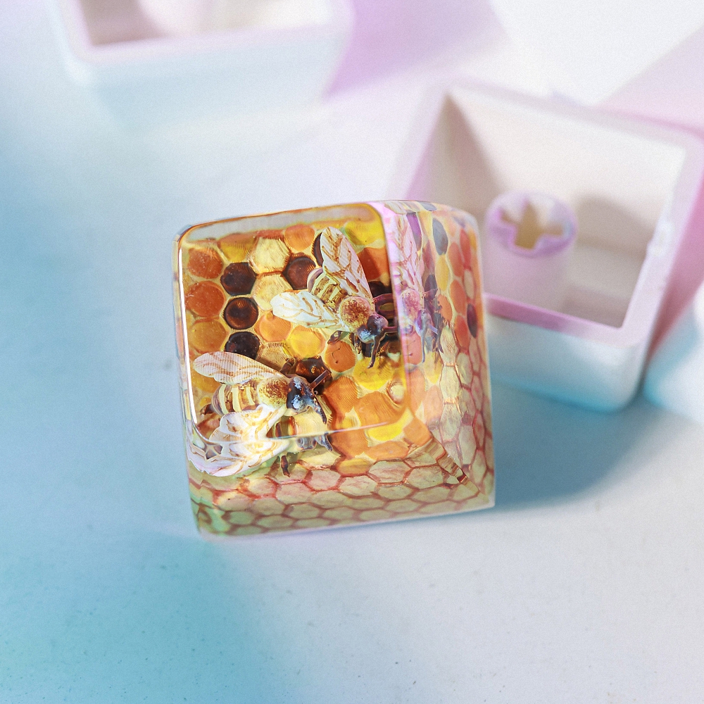 Beehive Artisan Keycap Breakwooden