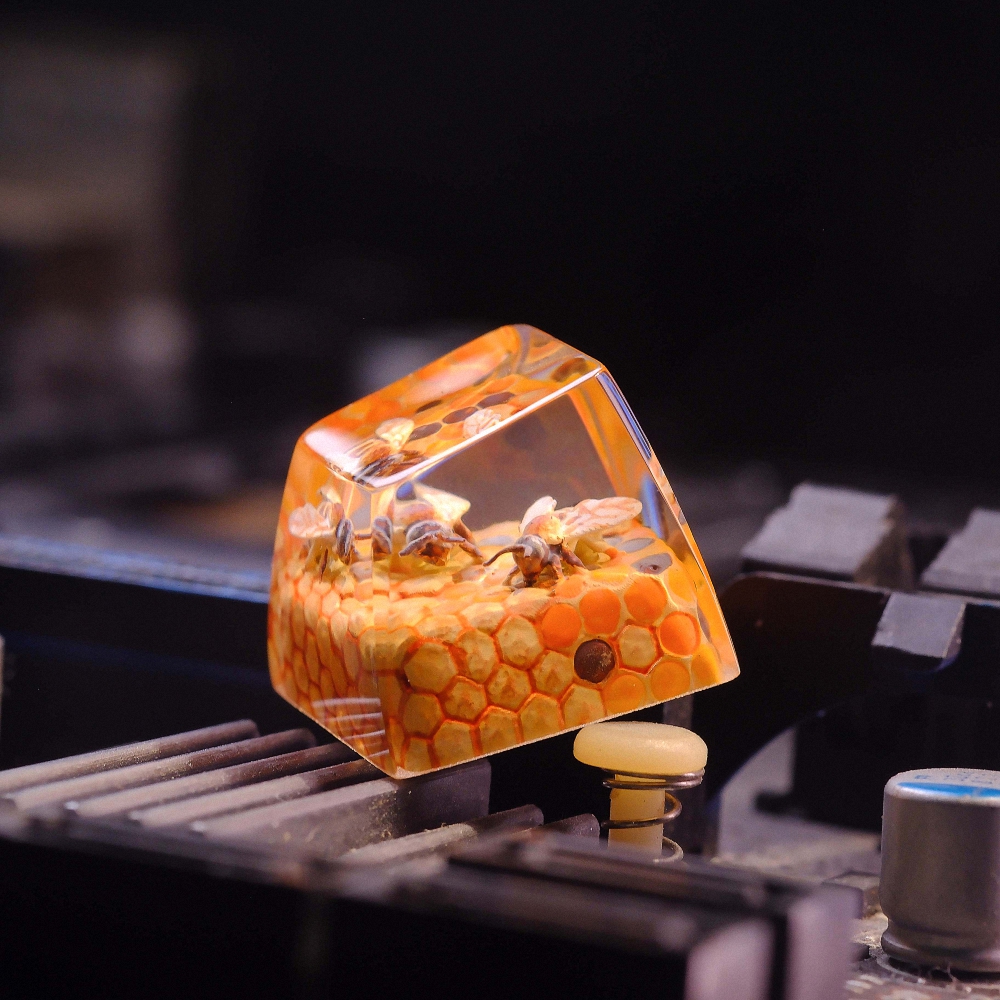 Beehive Artisan Keycap Breakwooden 2