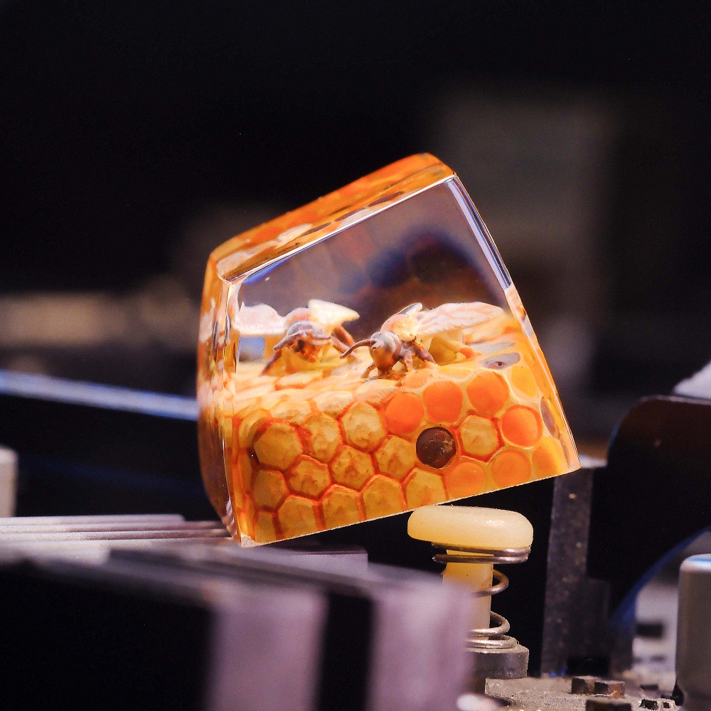 Beehive Artisan Keycap Breakwooden 2