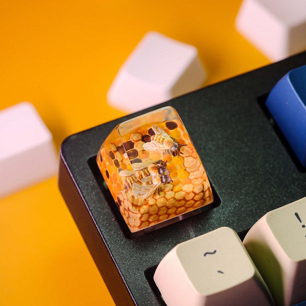 Beehive Artisan Keycap Breakwooden 3