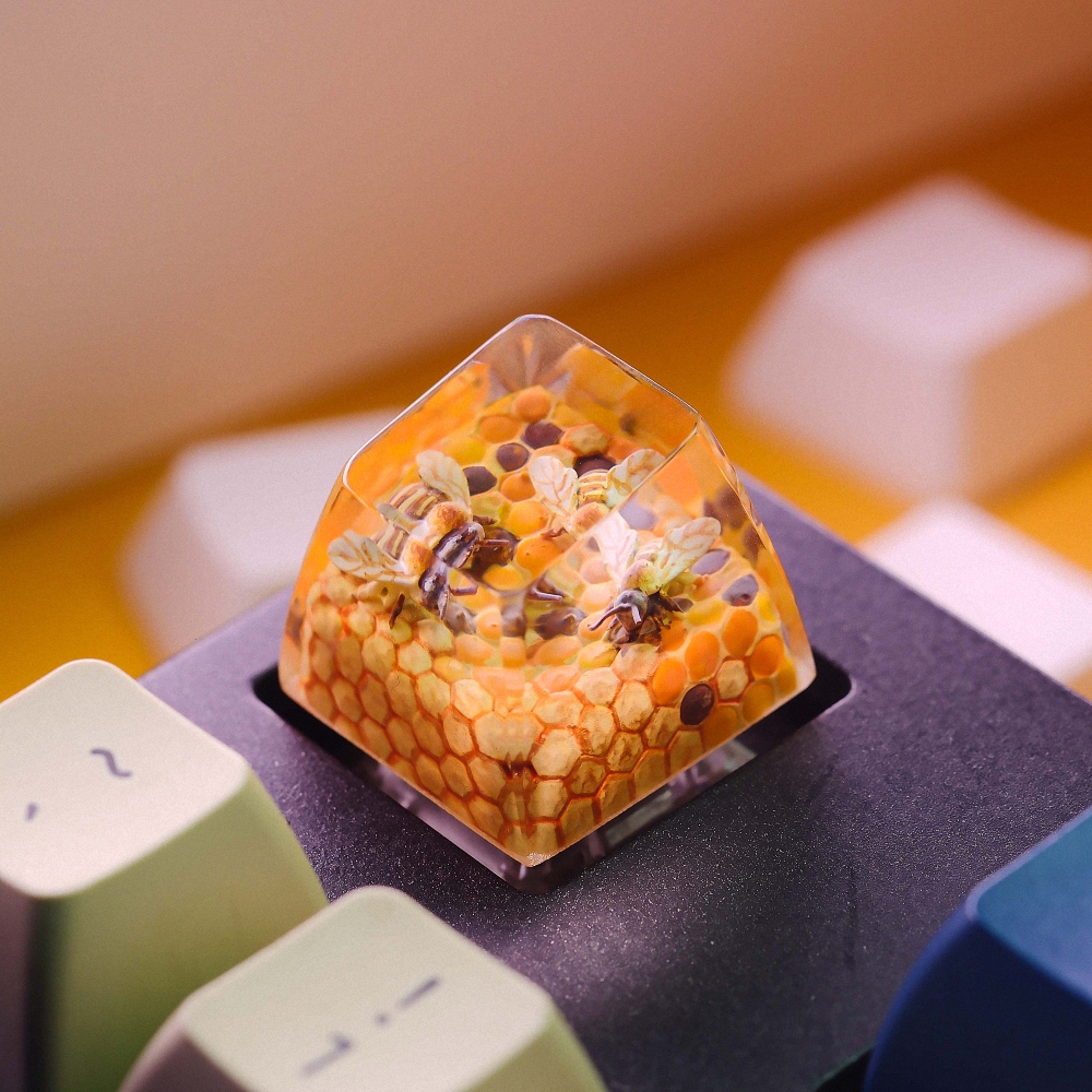 Beehive Artisan Keycap Breakwooden 3