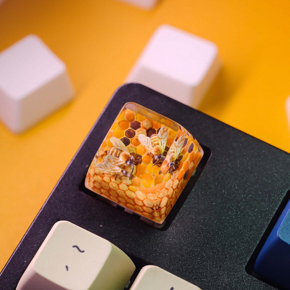 Beehive Artisan Keycap Breakwooden 3