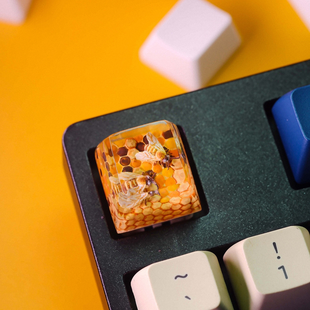 Beehive Artisan Keycap Breakwooden 3