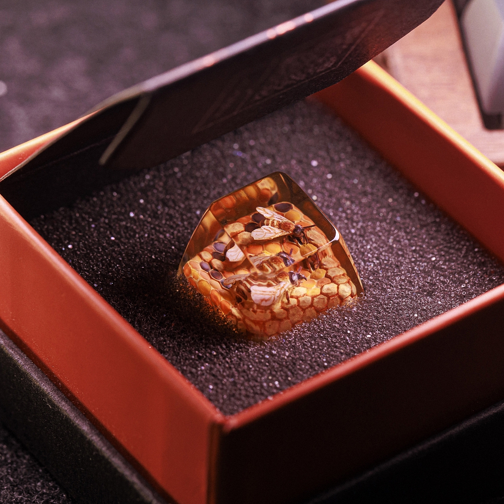 Beehive Artisan Keycap Breakwooden 4