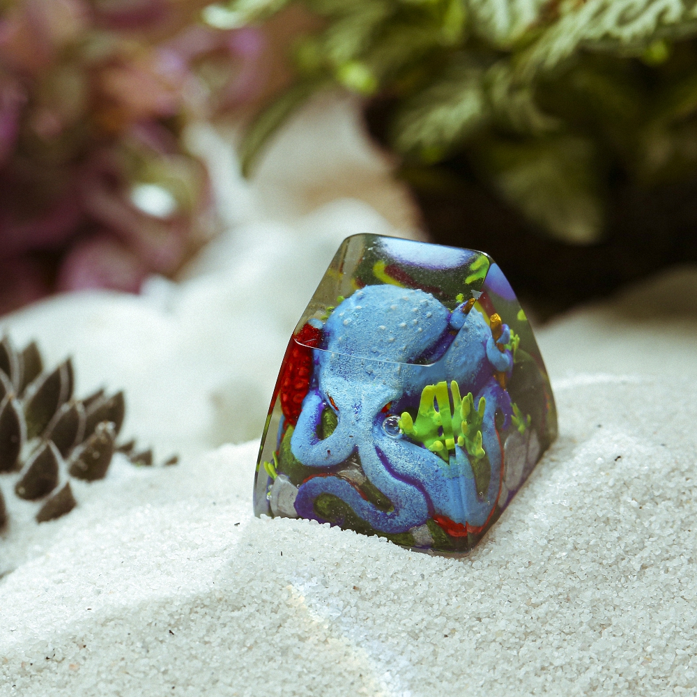 Blue Octopus Artisan Keycap Breakwooden 3