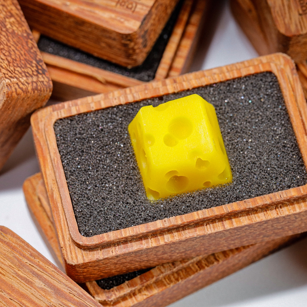 Cheeze Artisan Keycap Breakwooden