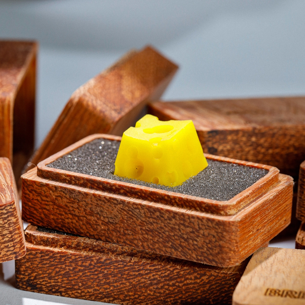 Cheeze Artisan Keycap Breakwooden