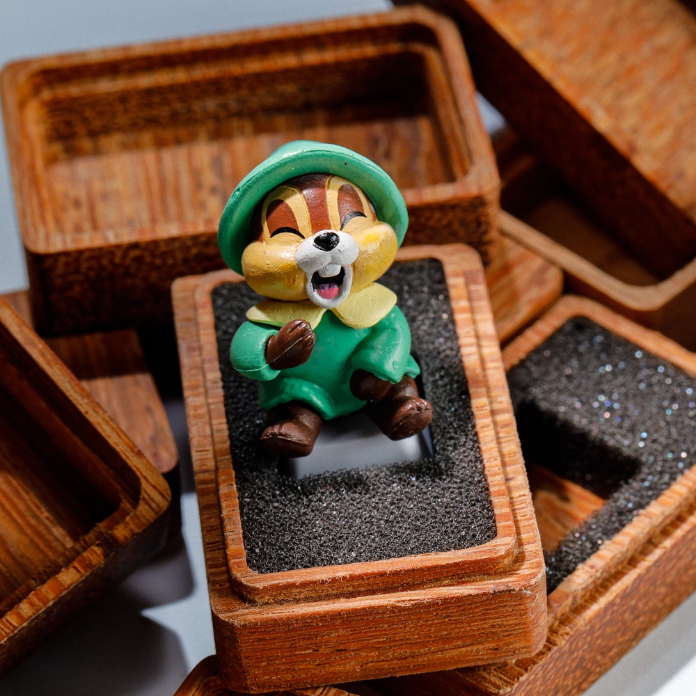 Chip 'N Dale Artisan Keycap Breakwooden