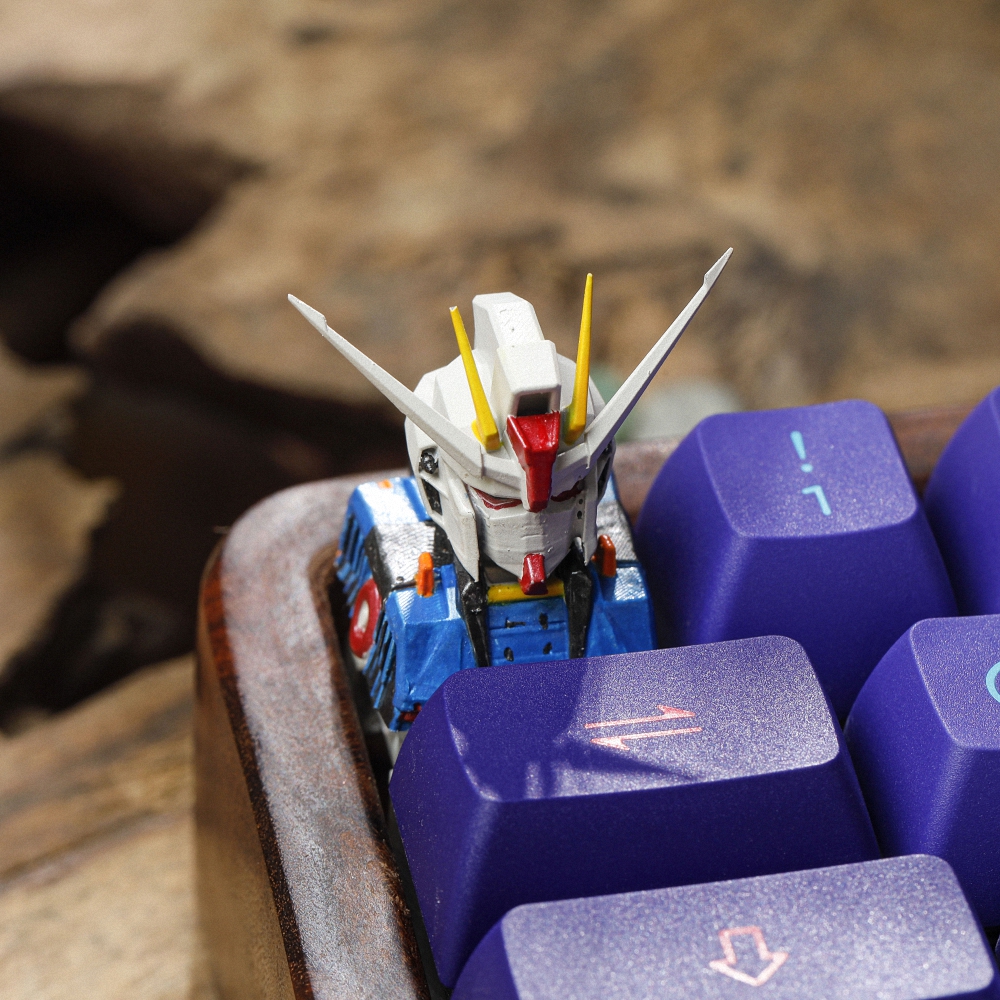 Gundam - Top Artisan Keycap Breakwooden