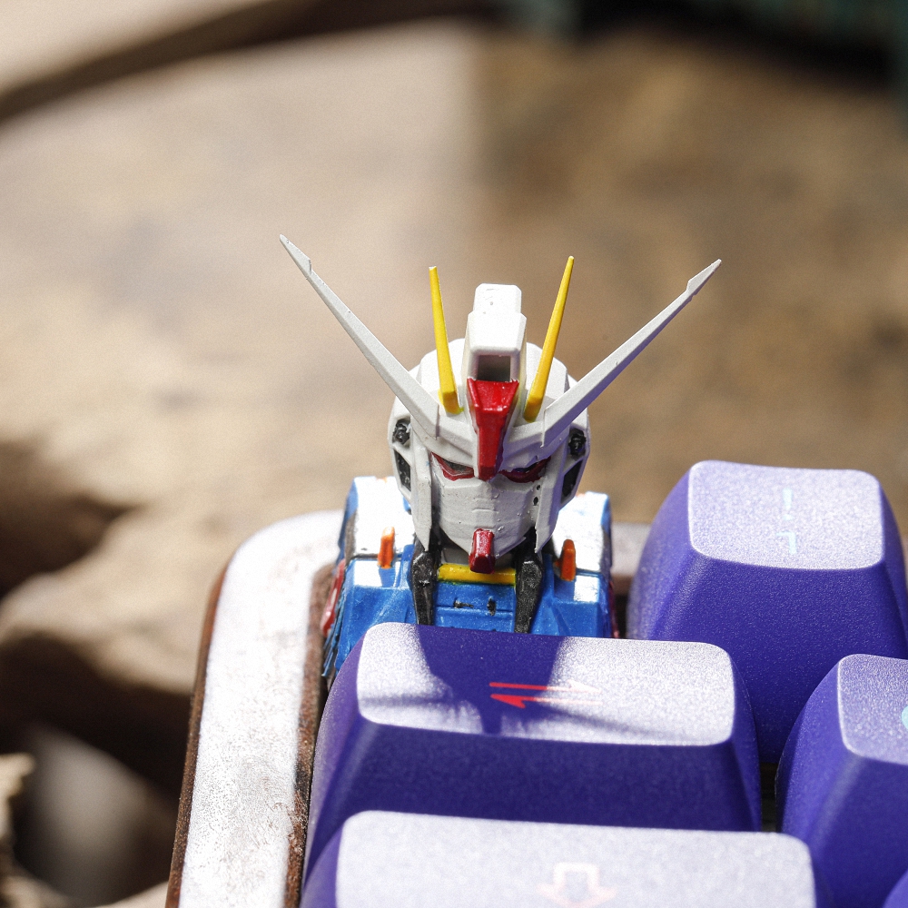 Gundam - Top Artisan Keycap Breakwooden