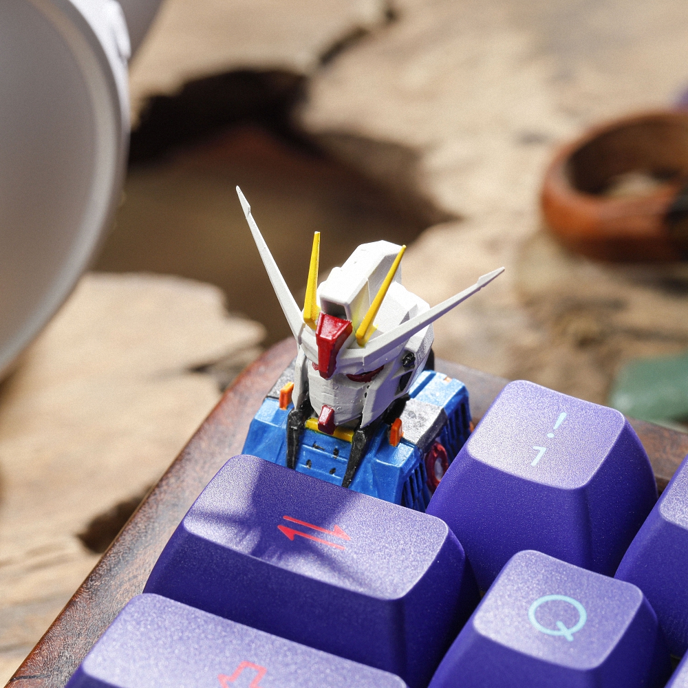 Gundam - Top Artisan Keycap Breakwooden