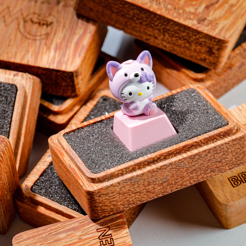 Hello Kitty Artisan Keycap Breakwooden