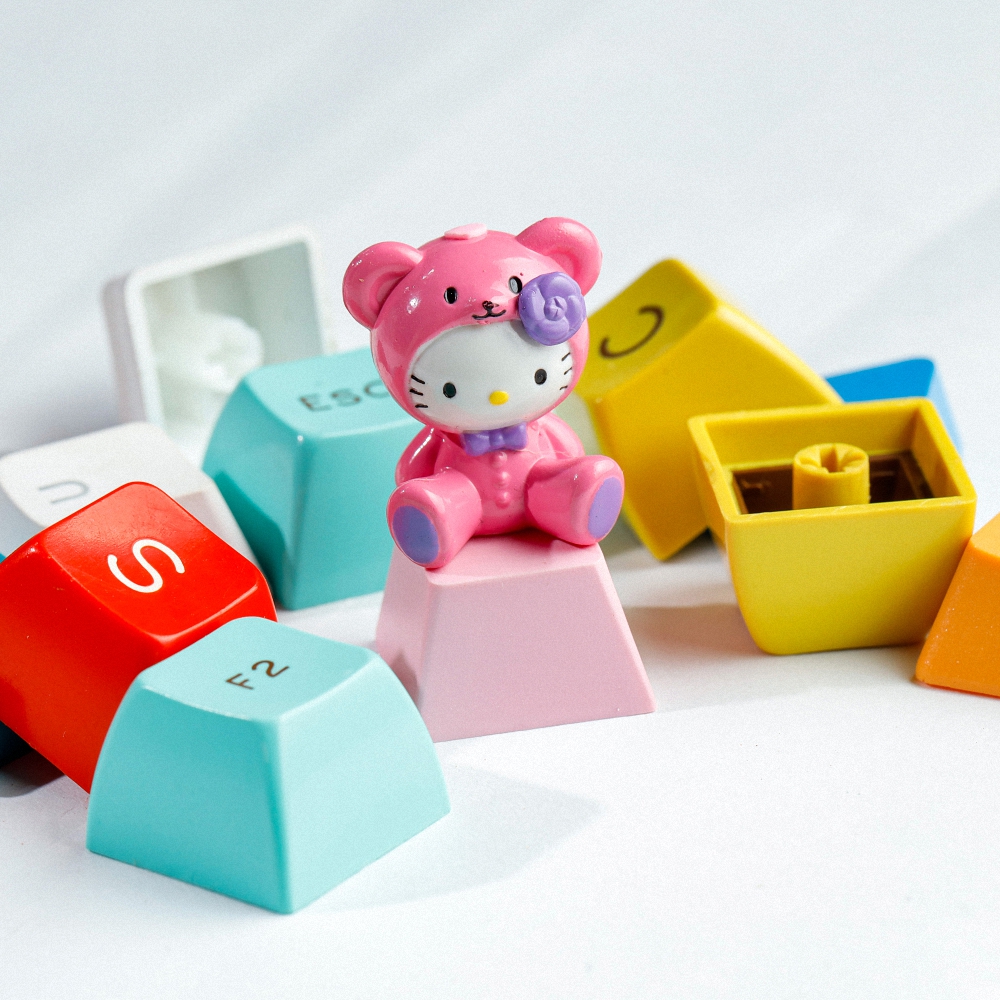 Hello Kitty Artisan Keycap Breakwooden 2