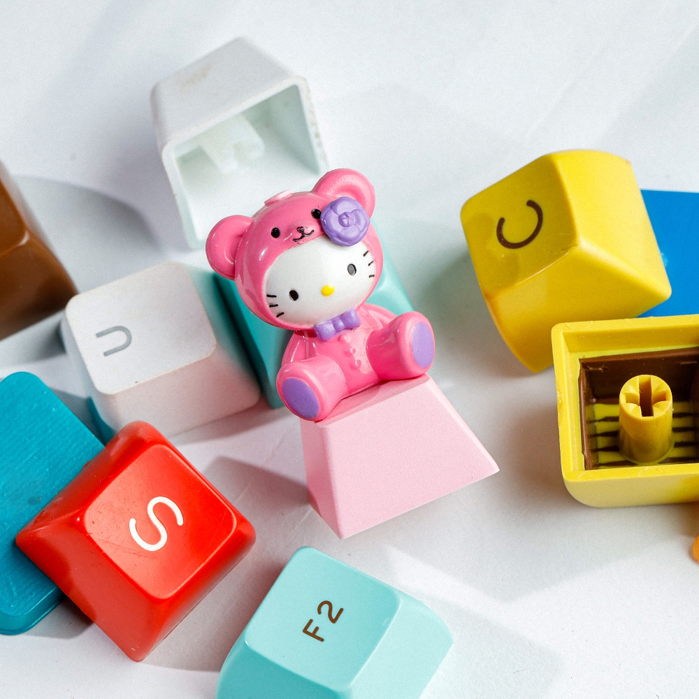 Hello Kitty Artisan Keycap Breakwooden 2