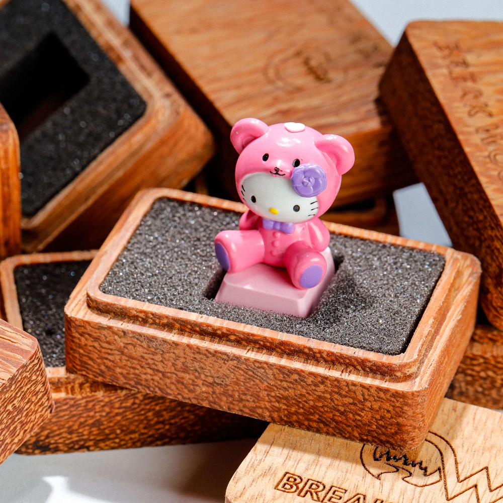 Hello Kitty Artisan Keycap Breakwooden 2