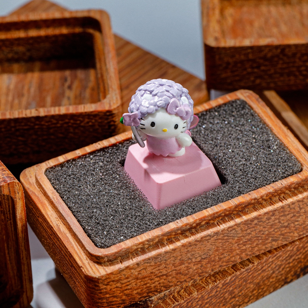 Hello Kitty Artisan Keycap Breakwooden 3