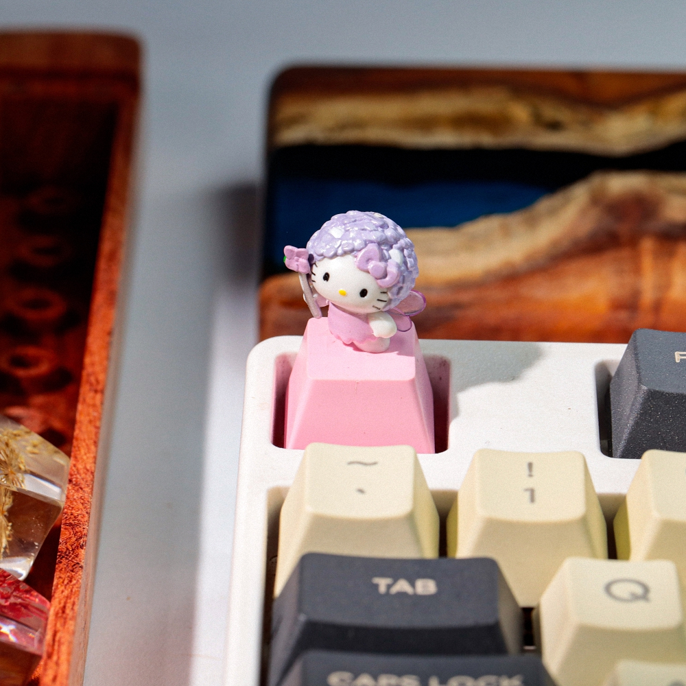 Hello Kitty Artisan Keycap Breakwooden 3