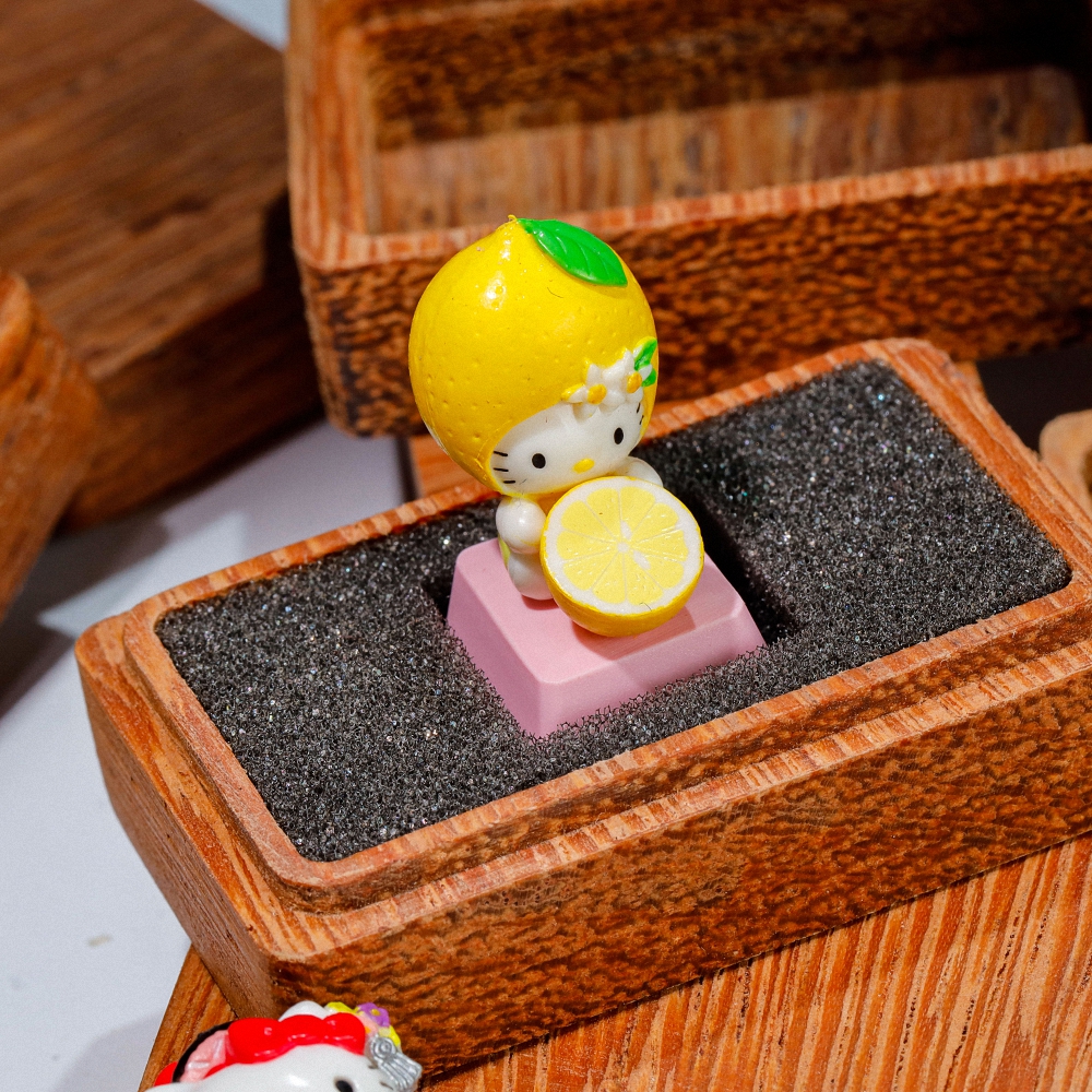Hello Kitty Artisan Keycap Breakwooden 4