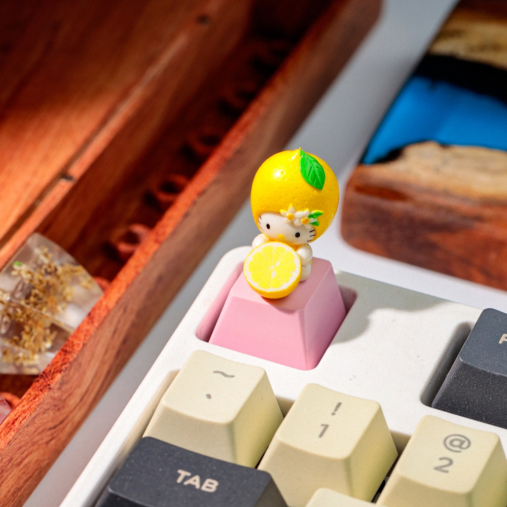 Hello Kitty Artisan Keycap Breakwooden 4