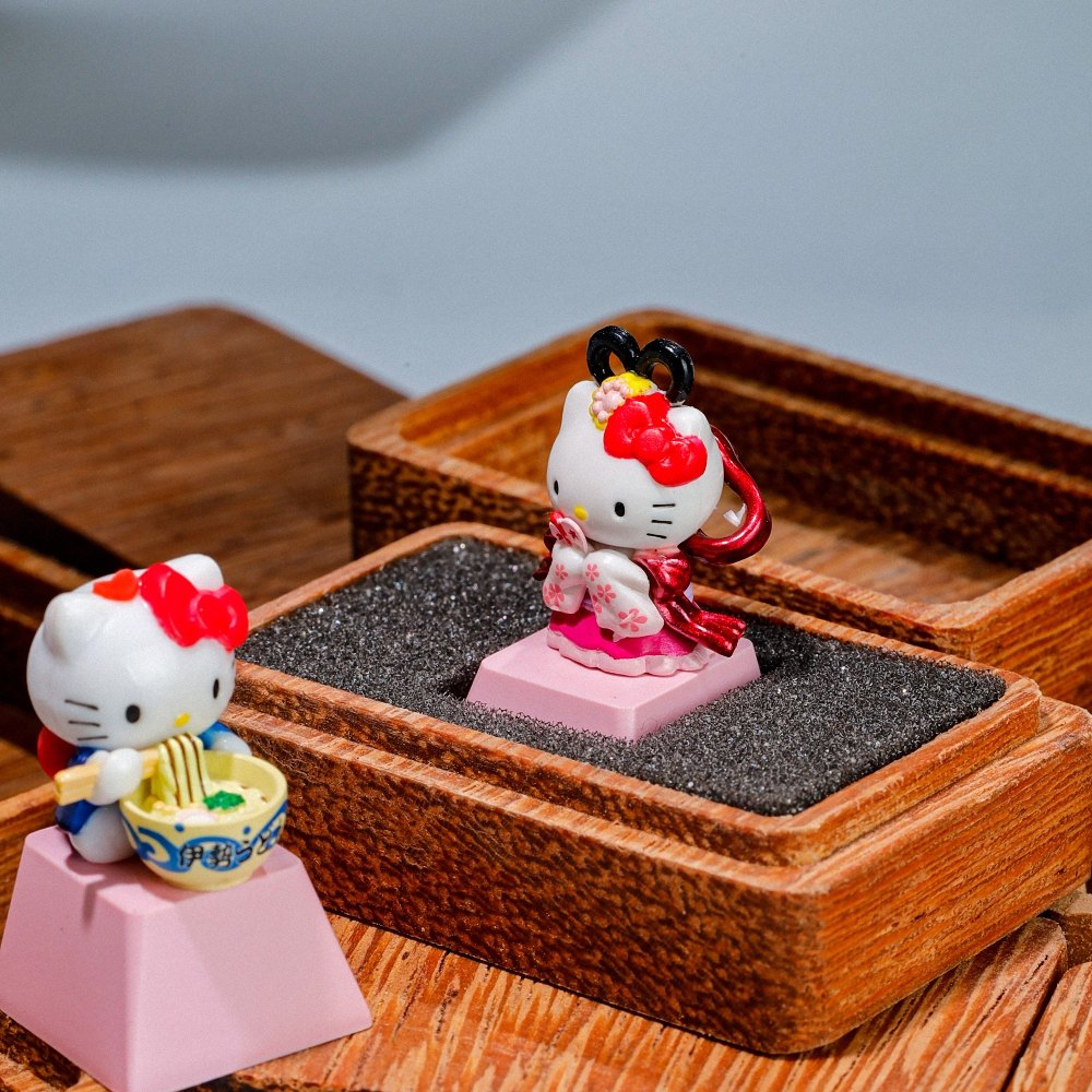 Hello Kitty Artisan Keycap Breakwooden 5
