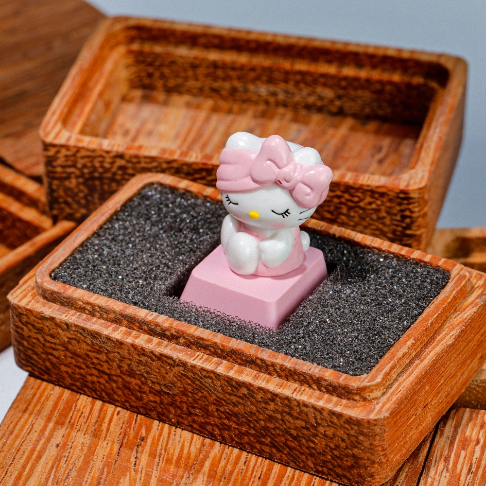 Hello Kitty Artisan Keycap Breakwooden 6