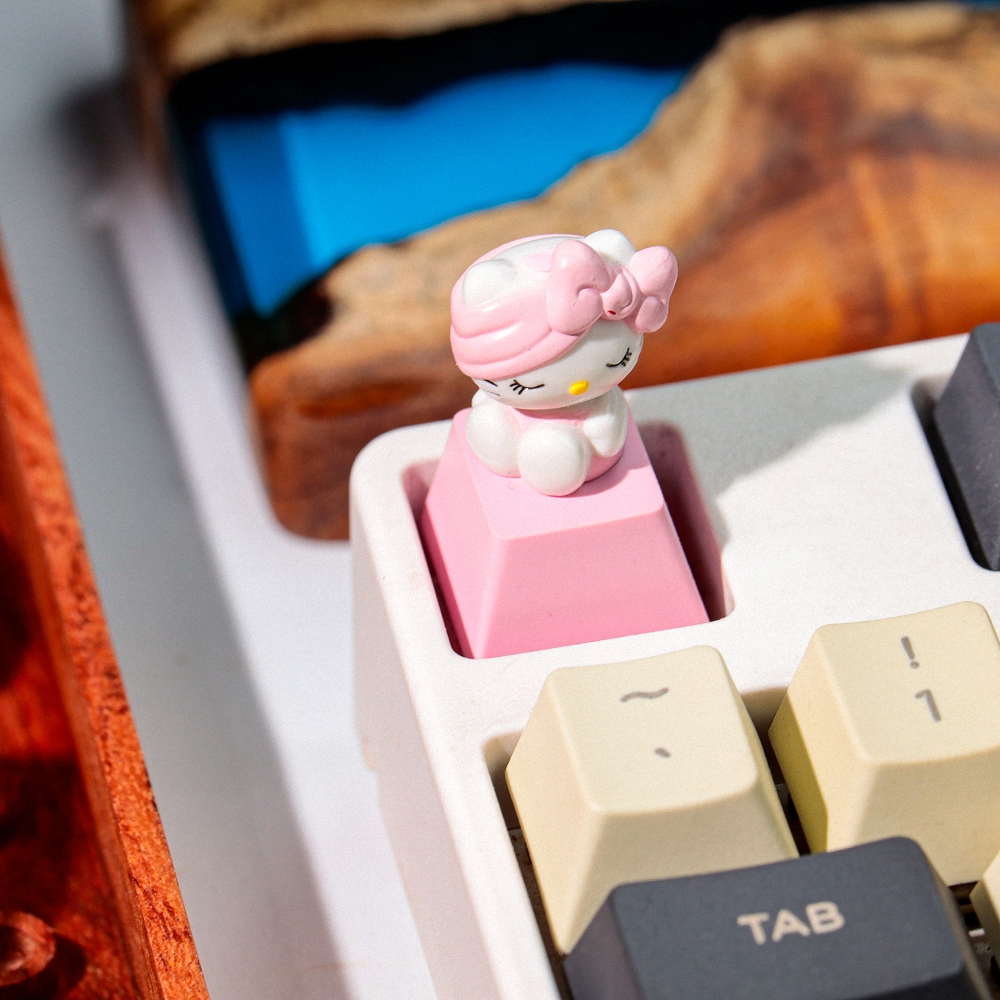 Hello Kitty Artisan Keycap Breakwooden 6