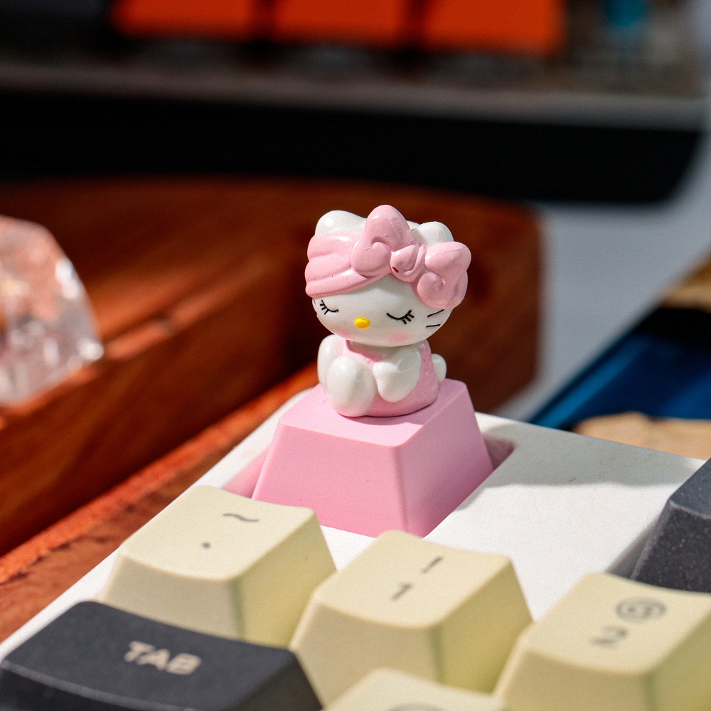 Hello Kitty Artisan Keycap Breakwooden 6
