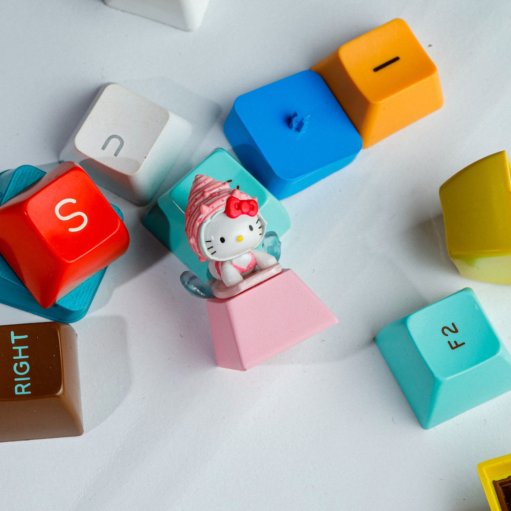Hello Kitty Artisan Keycap Breakwooden 7