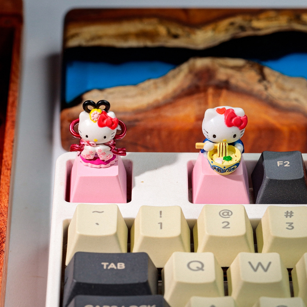 Hello Kitty Artisan Keycap Breakwooden 8