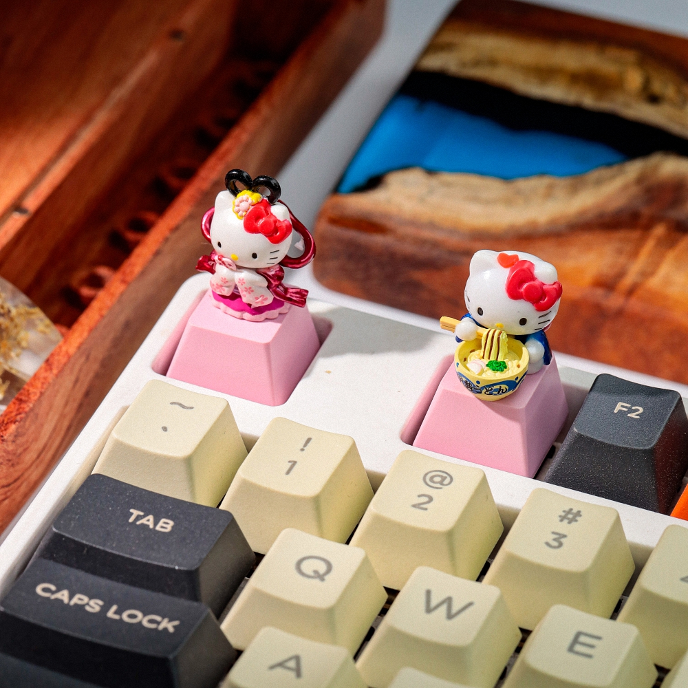Hello Kitty Artisan Keycap Breakwooden 8