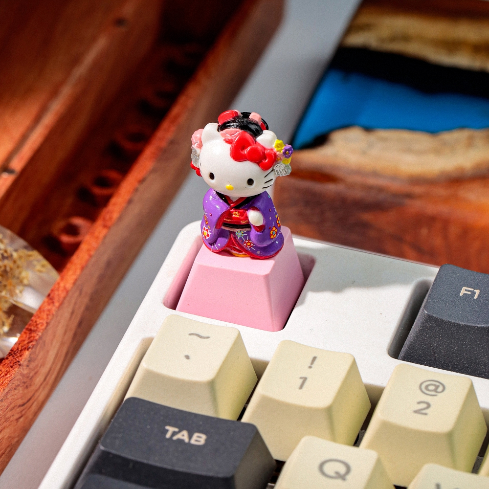 Hello Kitty Artisan Keycap Breakwooden 9