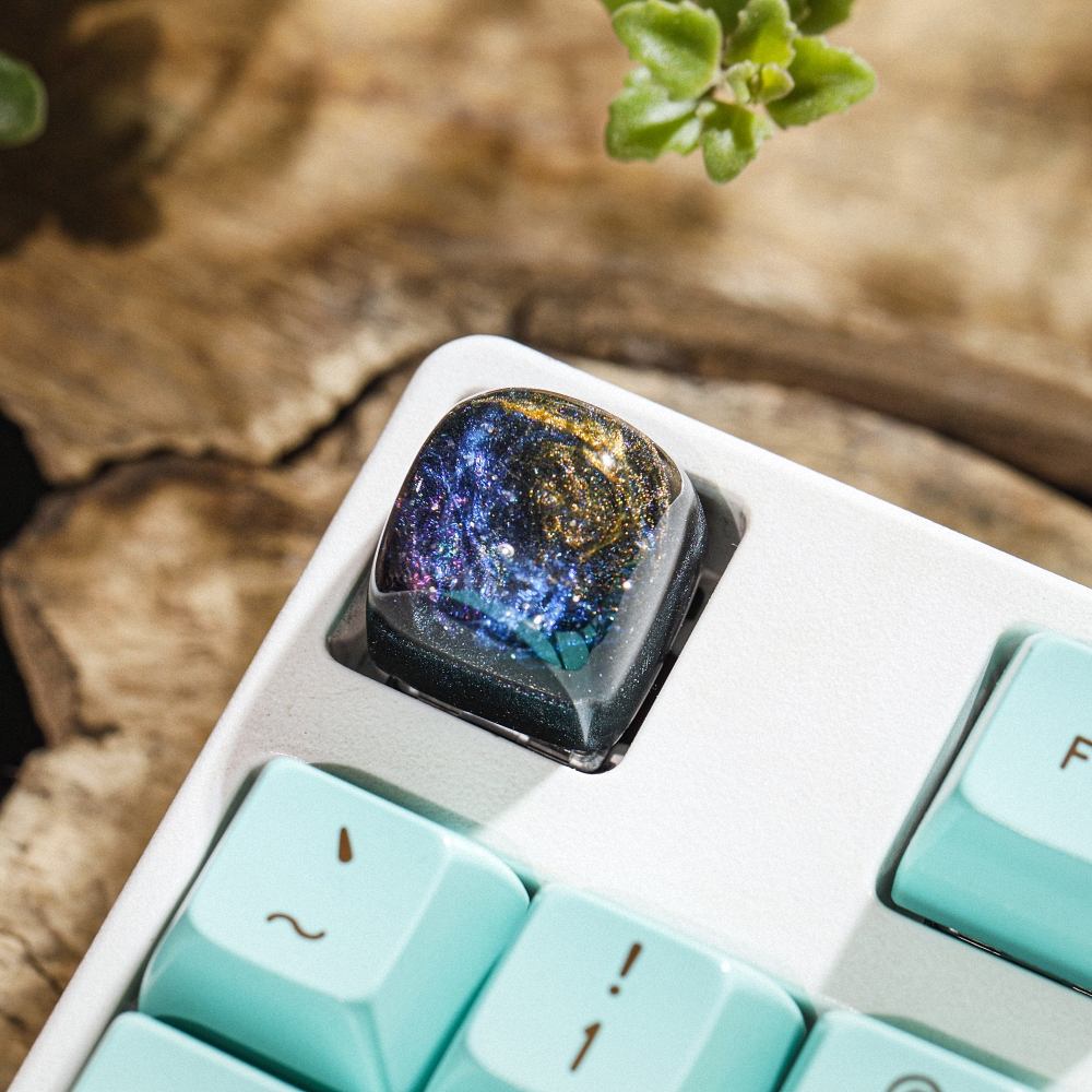 Planet - Galaxy Artisan Keycap Breakwooden