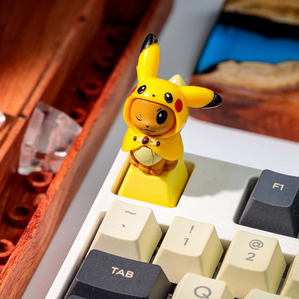 Pokemon - Pikachu Artisan Keycap Breakwooden 2