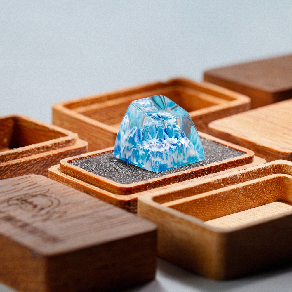 Pokemon - Shiny Ninetales Artisan Keycap Breakwooden