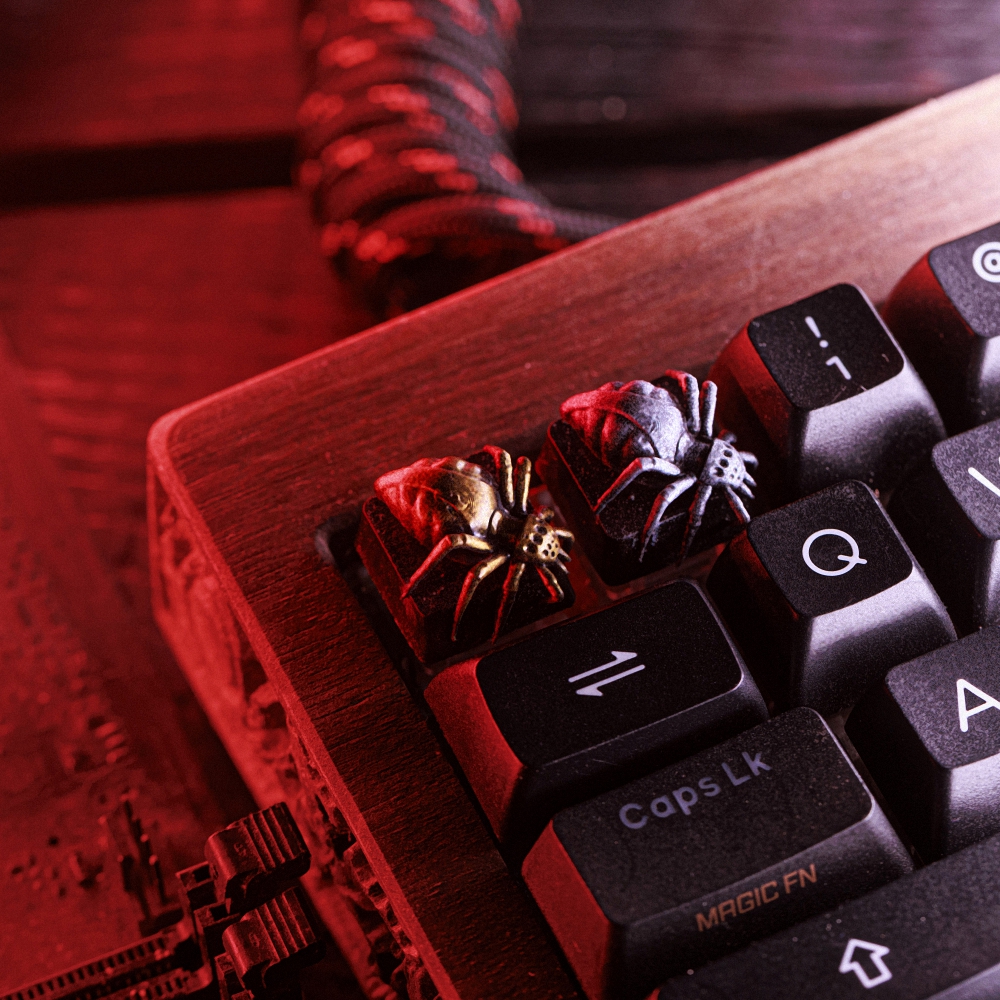 Silver and Gold Spider Artisan Keycap Breakwooden