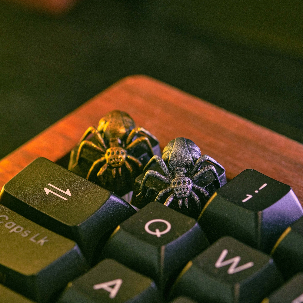 Silver and Gold Spider Artisan Keycap Breakwooden 3
