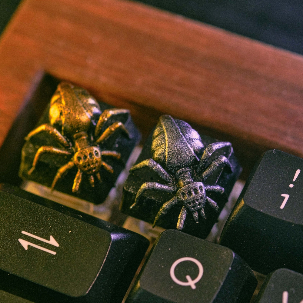 Silver and Gold Spider Artisan Keycap Breakwooden 3