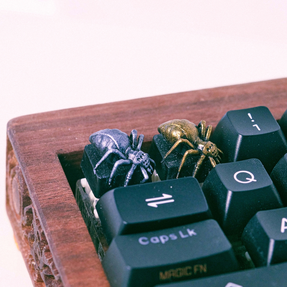 Silver and Gold Spider Artisan Keycap Breakwooden 4