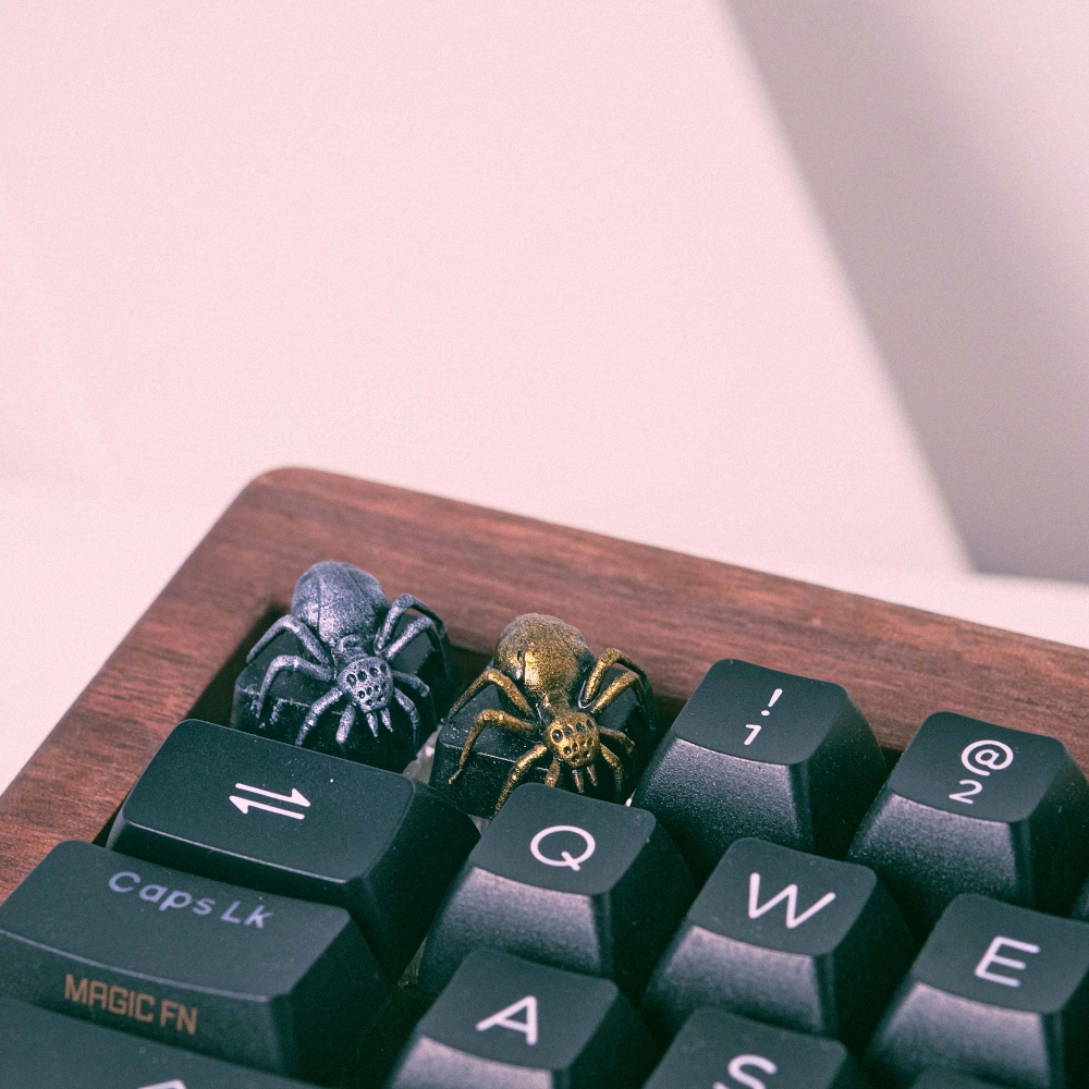 Silver and Gold Spider Artisan Keycap Breakwooden 4
