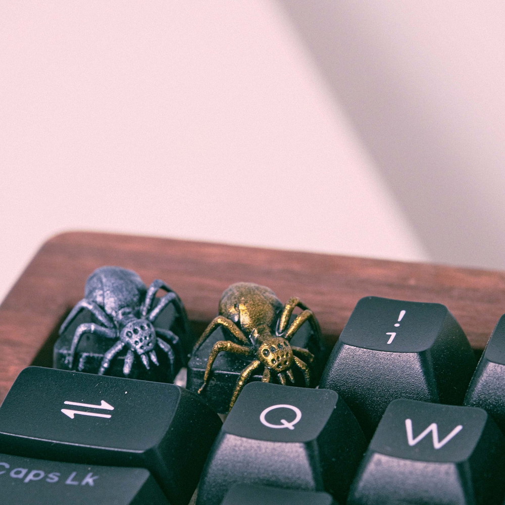 Silver and Gold Spider Artisan Keycap Breakwooden 4