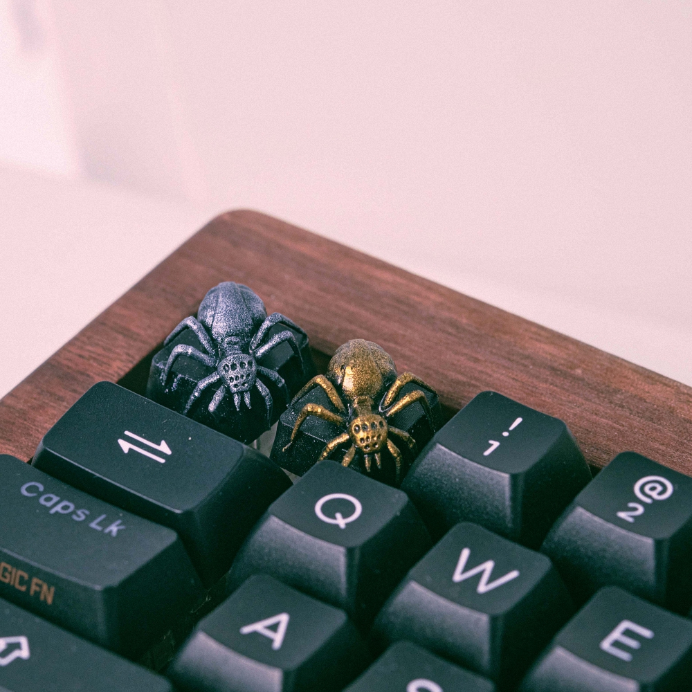 Silver and Gold Spider Artisan Keycap Breakwooden 4