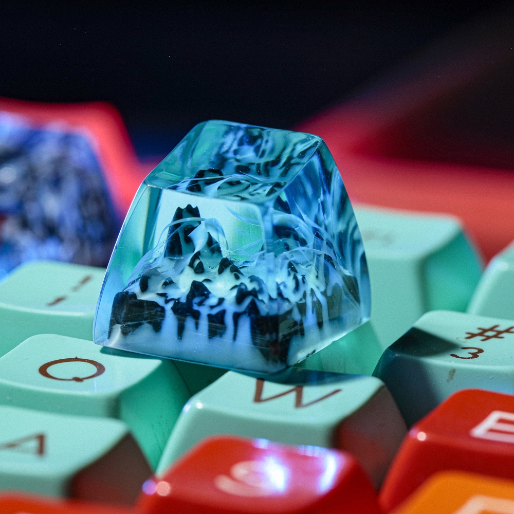 Snowy Mountain Artisan Keycap Breakwooden