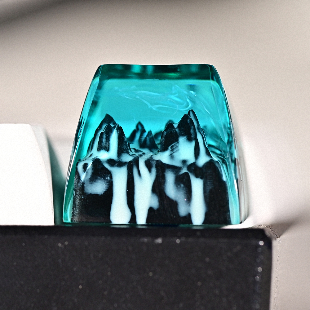 Snowy Mountain Artisan Keycap Breakwooden 2