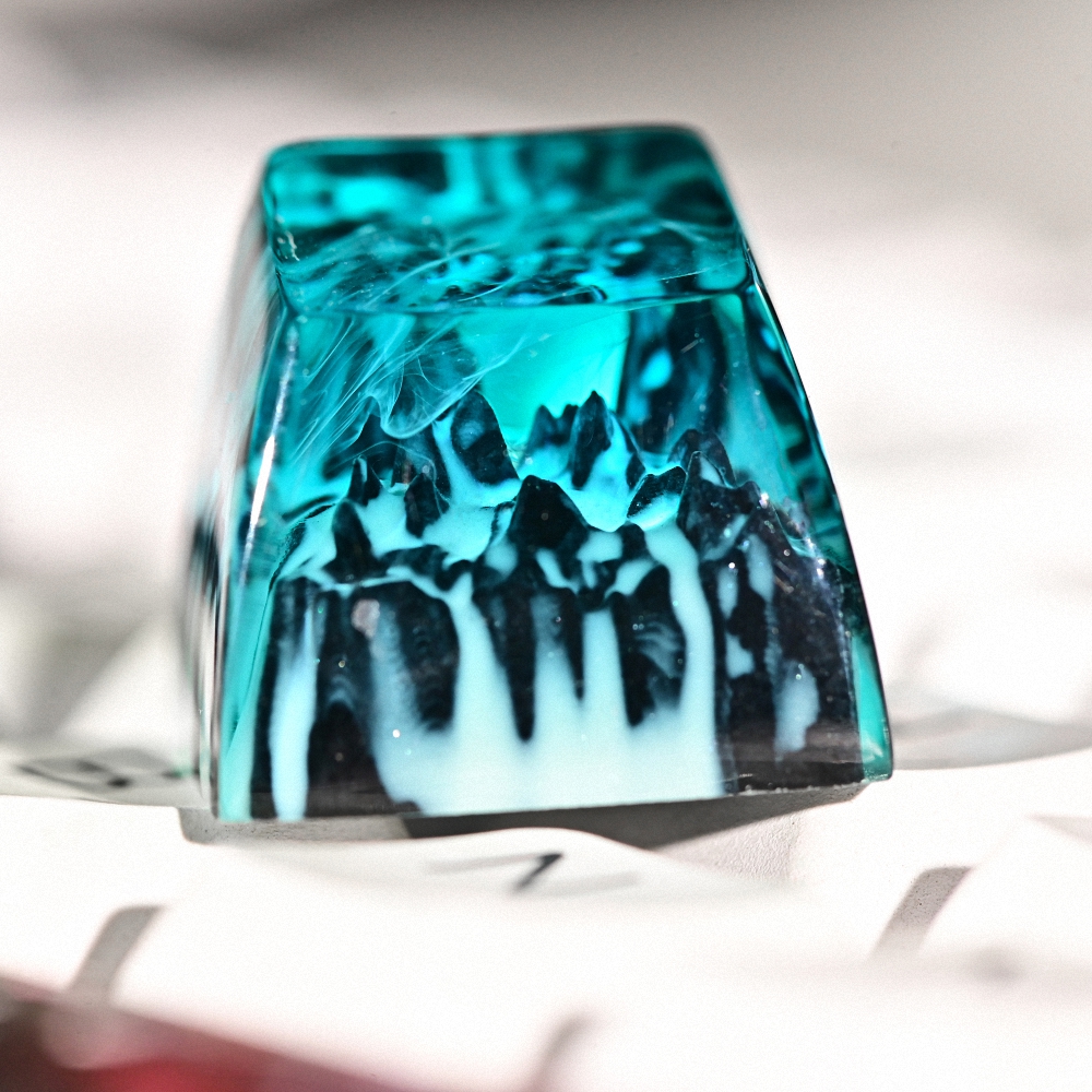 Snowy Mountain Artisan Keycap Breakwooden 2