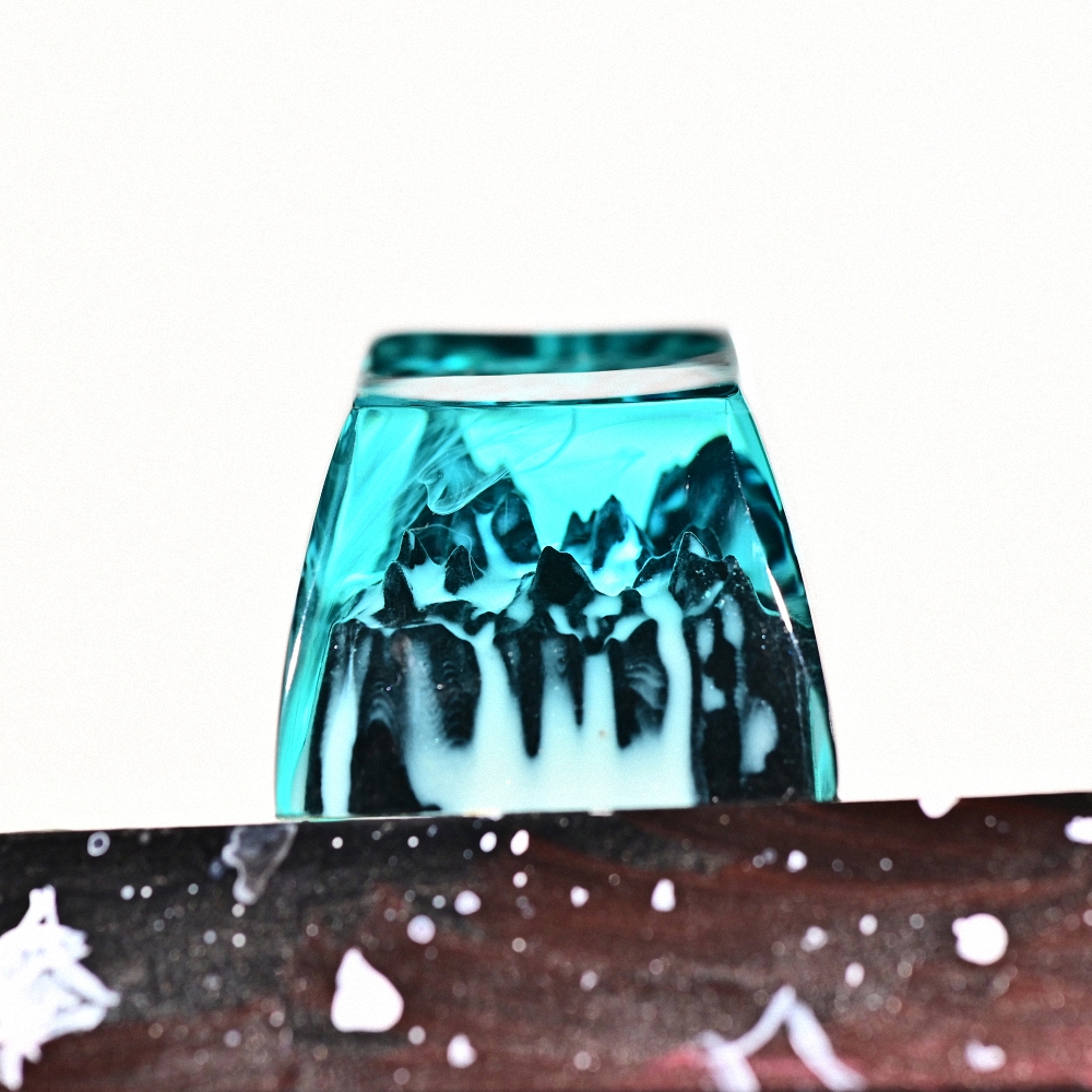 Snowy Mountain Artisan Keycap Breakwooden 2